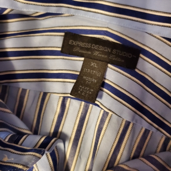 Express button down - Picture 3 of 3